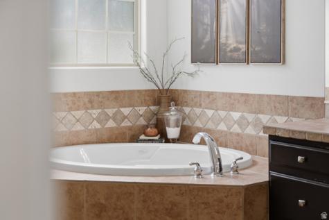 1872 S 20 E Washington UT 84780