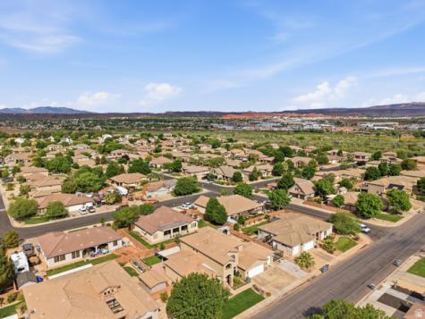 1872 S 20 E Washington UT 84780