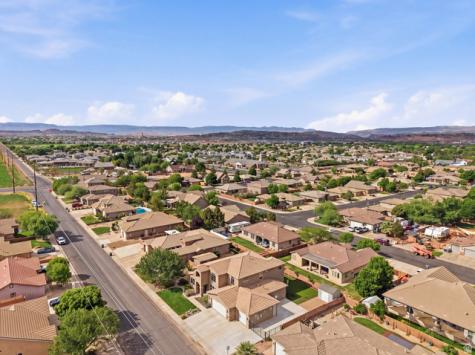 1872 S 20 E Washington UT 84780