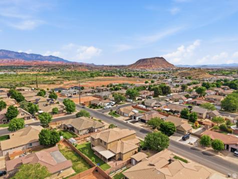 1872 S 20 E Washington UT 84780