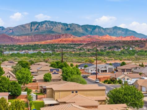 1872 S 20 E Washington UT 84780