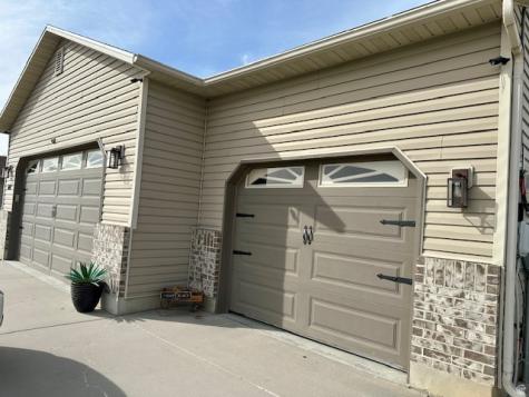 647 E 980 N Tooele UT 84074