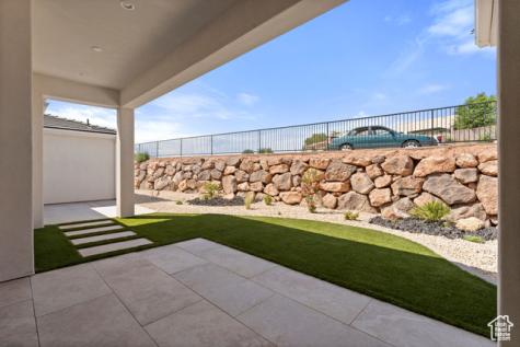 1043 N Falcon View E Hurricane UT 84737
