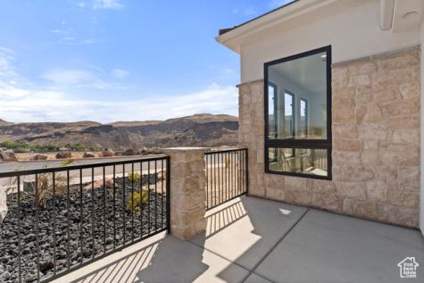 1043 N Falcon View E Hurricane UT 84737