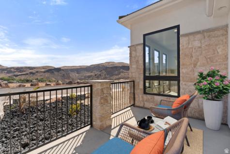 1043 N Falcon View E Hurricane UT 84737