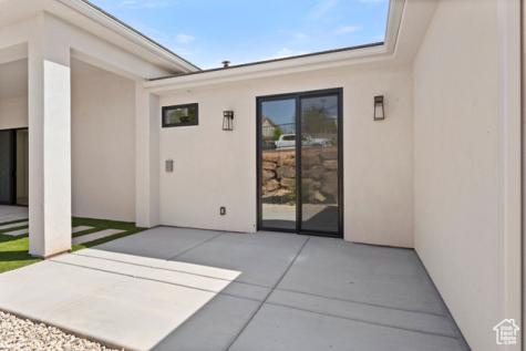 1043 N Falcon View E Hurricane UT 84737
