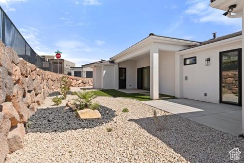 1043 N Falcon View E Hurricane UT 84737