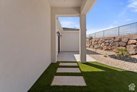 1043 N Falcon View E Hurricane UT 84737