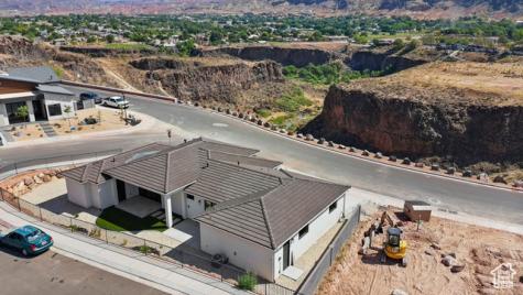 1043 N Falcon View E Hurricane UT 84737