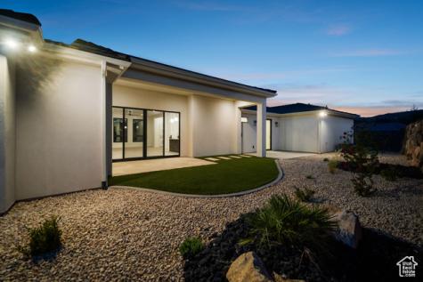 1043 N Falcon View E Hurricane UT 84737