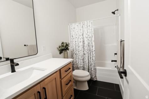 1087 E 160 N Hyde Park UT 84318