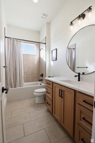 1087 E 160 N Hyde Park UT 84318