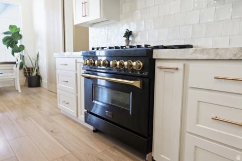 1087 E 160 N Hyde Park UT 84318