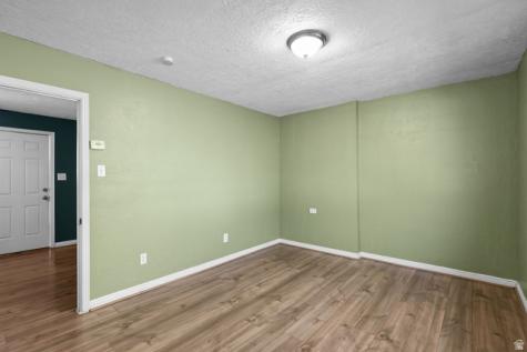 1302 E Swan S Ogden UT 84401