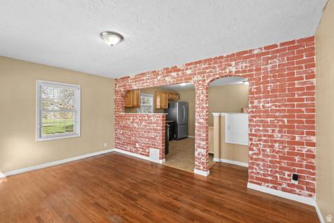 1302 E Swan S Ogden UT 84401