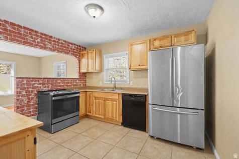 1302 E Swan S Ogden UT 84401
