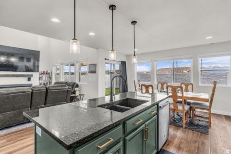 2811 S 2425 W Syracuse UT 84075