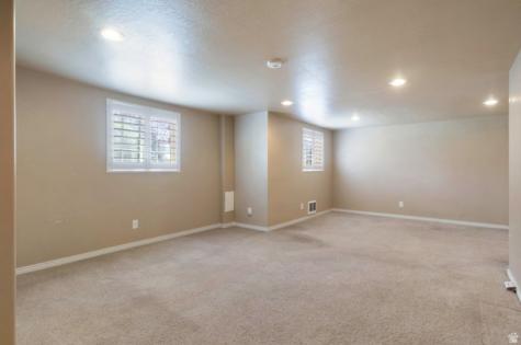 43 E Peachtree Drive N Centerville UT 84014