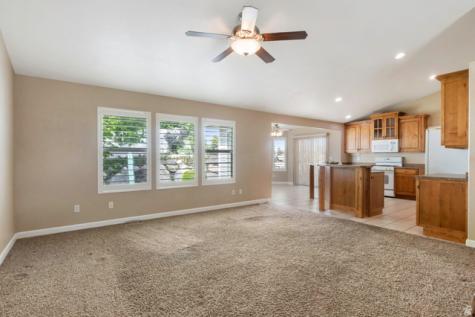 43 E Peachtree Drive N Centerville UT 84014