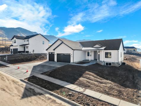 1130 E 245 N Hyde Park UT 84318