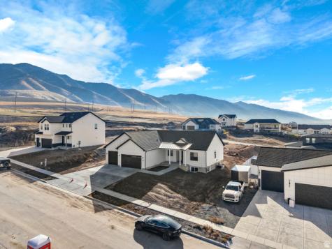 1130 E 245 N Hyde Park UT 84318