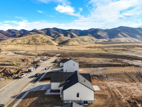 1130 E 245 N Hyde Park UT 84318
