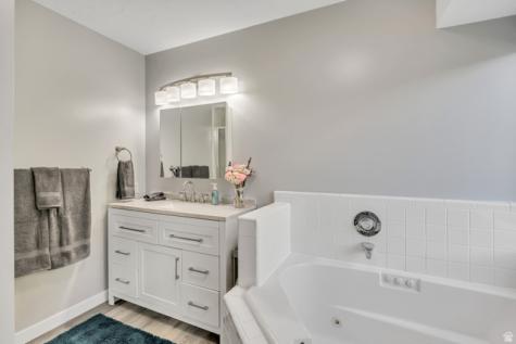 65 W 850 S Centerville UT 84014