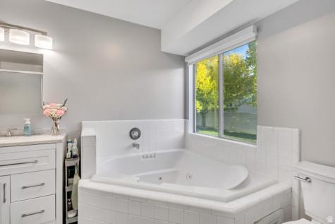 65 W 850 S Centerville UT 84014