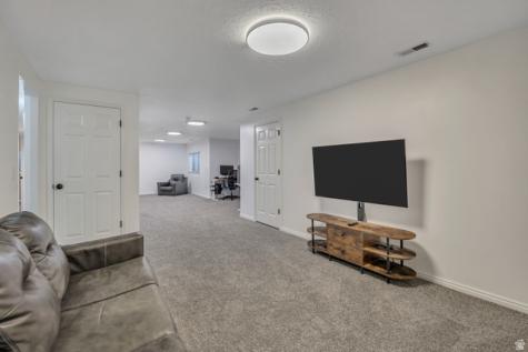 65 W 850 S Centerville UT 84014