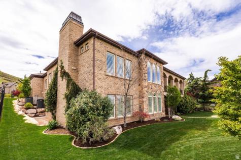 802 Eaglepointe Drive North Salt Lake UT 84054