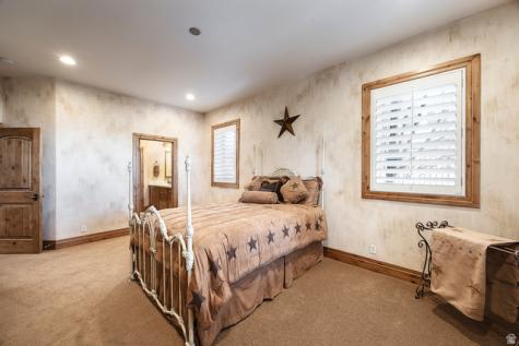 802 Eaglepointe Drive North Salt Lake UT 84054