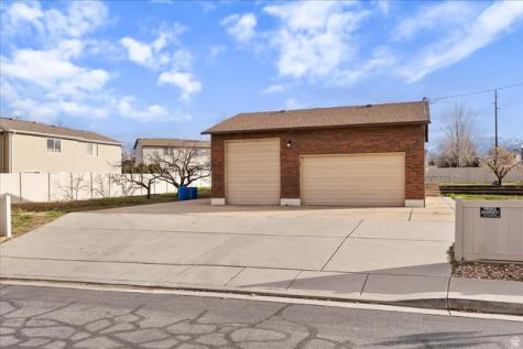 626 W 800 N Clinton UT 84015