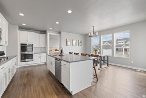 1325 E Desert Peak Eagle Mountain UT 84005