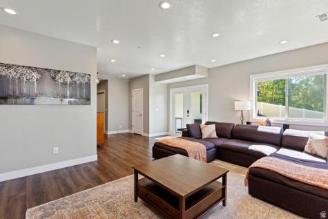 88 S Moss Hill Drive E Bountiful UT 84010