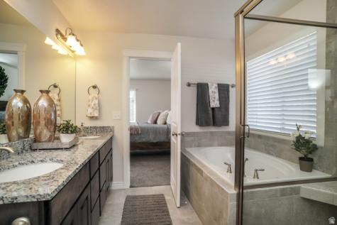 2513 W 840 N Clinton UT 84015