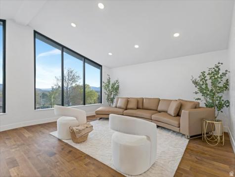 1092 N 500 E Centerville UT 84014