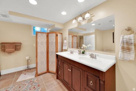 574 N 400 E Centerville UT 84014