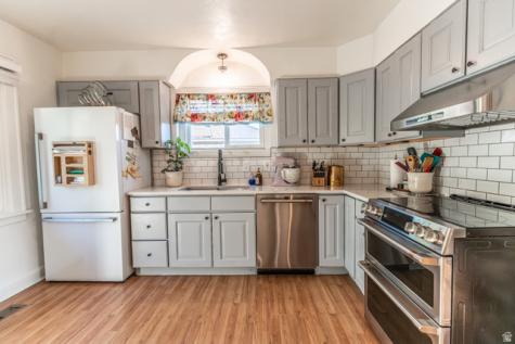 409 S 400 E Springville UT 84663