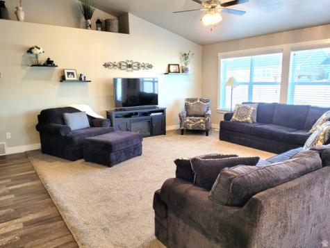 3243 E Spring Eagle Mountain UT 84005