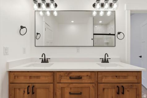 120 N 900 E Hyde Park UT 84318
