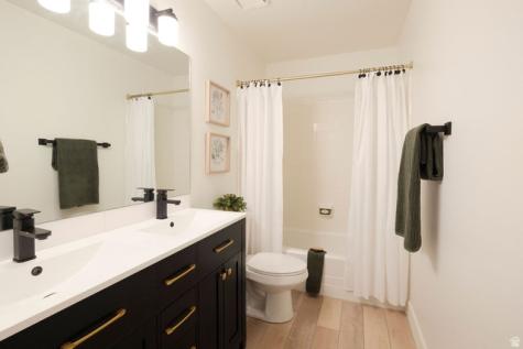 1012 W 2525 N Layton UT 84041