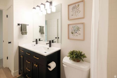 1012 W 2525 N Layton UT 84041