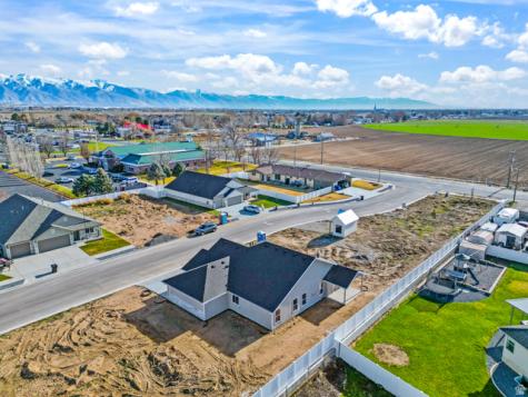 339 N 3250 W West Point UT 84015