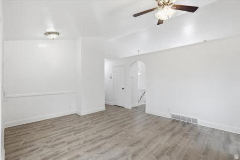 160 N 100 E Hyde Park UT 84318