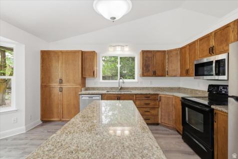 160 N 100 E Hyde Park UT 84318