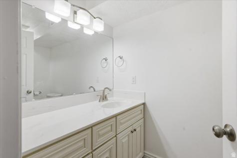 160 N 100 E Hyde Park UT 84318