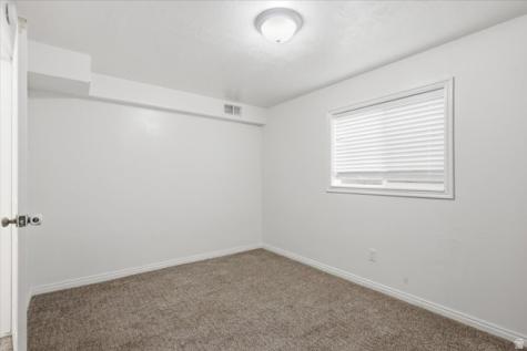 160 N 100 E Hyde Park UT 84318