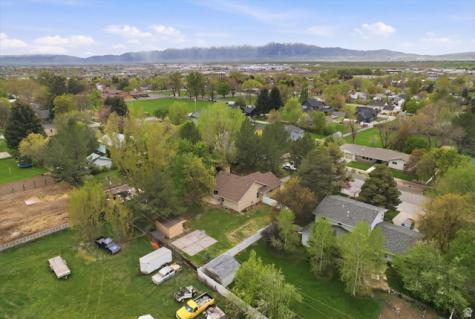 160 N 100 E Hyde Park UT 84318