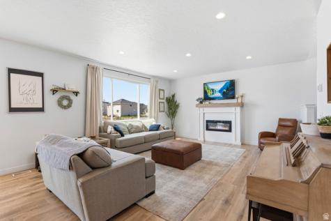 1208 E Coachline Way N Eagle Mountain UT 84005
