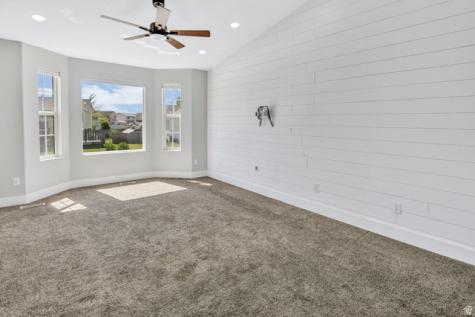 5467 S 4125 W Roy UT 84067